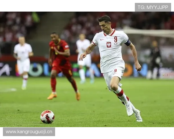 莱万多夫斯基在拜仁体系中的终结点作用解析 莱万多夫斯基在拜仁体系中的终结点作用解析