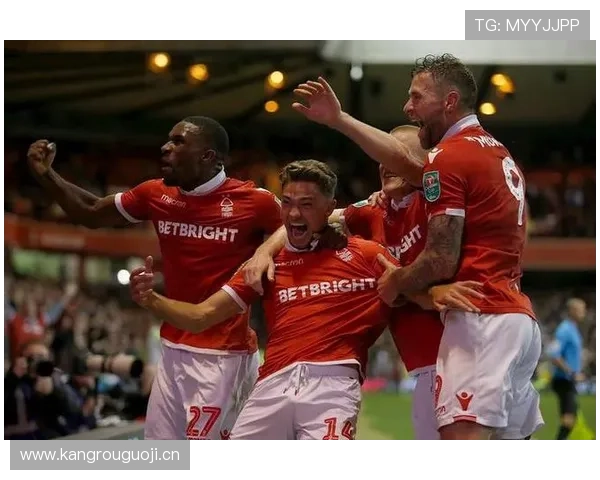 利物浦阵容深度当前面临考验，能否应对多线作战强度影响赛季走势