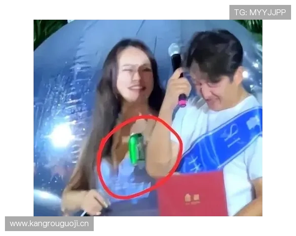 邹市明家的冰箱里塞满蛋白粉，连饮料都是按毫升算的