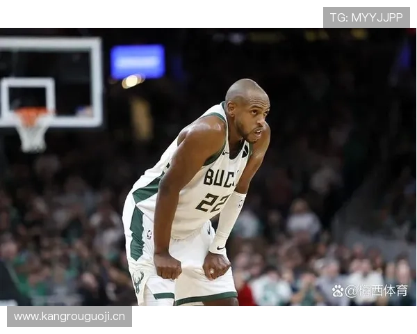 米德尔顿高效无球跑动拉开空间助雄鹿稳固关键胜势